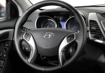Подержанный автомобиль Hyundai Elantra Sedan 2014 года (9 фото)