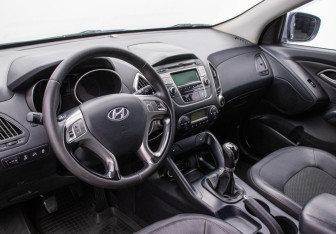Подержанный автомобиль Hyundai ix35 2010 года (9 фото)