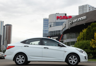 Подержанный автомобиль Hyundai Solaris Sedan 2011 года (3 фото)