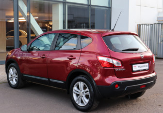 Подержанный автомобиль Nissan Qashqai 2010 года (6 фото)