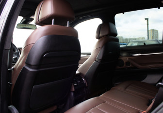 Подержанный автомобиль BMW X5 2013 года (15 фото)