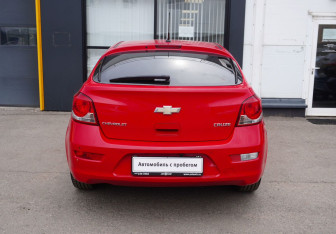 Подержанный автомобиль Chevrolet Cruze Hatchback 2013 года (6 фото)