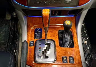 Подержанный автомобиль Toyota Land Cruiser Suv 2002 года (15 фото)