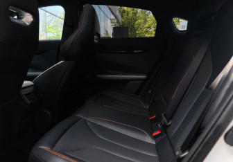 Подержанный автомобиль Changan UNI-V 2024 года (9 фото)
