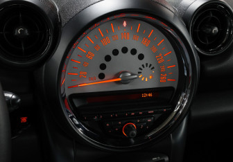 Подержанный автомобиль MINI Countryman 2013 года (17 фото)