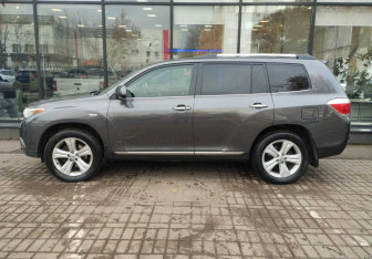 Подержанный автомобиль Toyota Highlander 2010 года (5 фото)