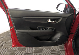 Подержанный автомобиль Kia Rio Sedan 2019 года (19 фото)