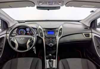 Подержанный автомобиль Hyundai i30 Hatchback 2012 года (14 фото)