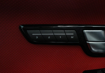 Подержанный автомобиль Land Rover Range Rover Evoque 2014 года (18 фото)