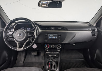 Подержанный автомобиль Kia Rio Hatchback 2021 года (13 фото)