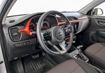 Подержанный автомобиль Kia Rio Sedan 2020 года (16 фото)
