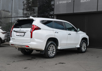 Подержанный автомобиль Mitsubishi Pajero Sport 2020 года (4 фото)