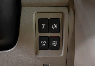 Подержанный автомобиль Lexus LX 2014 года (19 фото)