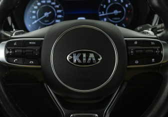 Подержанный автомобиль Kia K5 2021 года (12 фото)