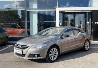Подержанный автомобиль Volkswagen Passat CC 2010 года (1 фото)