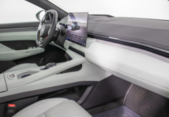 Подержанный автомобиль Zeekr 001 2024 года (9 фото)