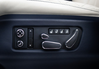 Подержанный автомобиль Bentley Bentayga 2016 года (21 фото)