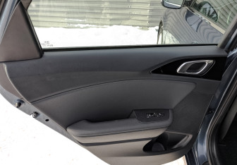 Подержанный автомобиль Kia Ceed Hatchback 2019 года (30 фото)