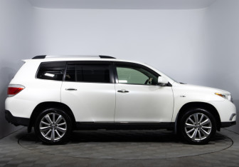 Подержанный автомобиль Toyota Highlander 2011 года (4 фото)