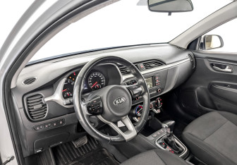 Подержанный автомобиль Kia Rio Hatchback 2021 года (16 фото)