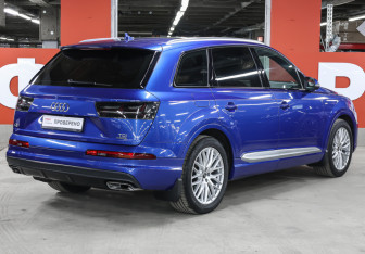 Подержанный автомобиль Audi Q7 2016 года (5 фото)