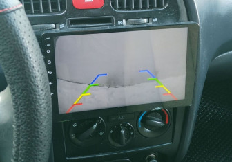 Подержанный автомобиль Hyundai Elantra Sedan 2004 года (13 фото)