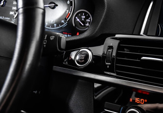 Подержанный автомобиль BMW X4 2015 года (17 фото)