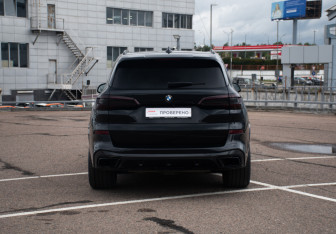 Подержанный автомобиль BMW X5 2020 года (7 фото)
