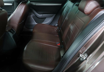 Подержанный автомобиль Skoda Octavia Liftback 2016 года (9 фото)