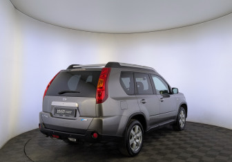 Подержанный автомобиль Nissan X-Trail 2010 года (5 фото)