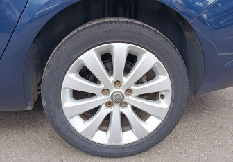 Подержанный автомобиль Opel Astra Wagon 2011 года (9 фото)