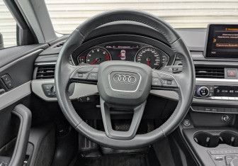 Подержанный автомобиль Audi A4 Sedan 2019 года (22 фото)