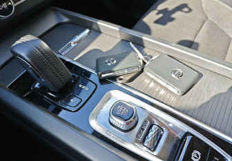 Подержанный автомобиль Volvo XC60 2020 года (15 фото)