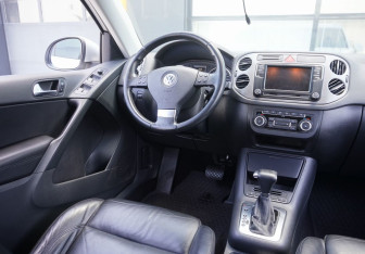 Подержанный автомобиль Volkswagen Tiguan 2010 года (12 фото)