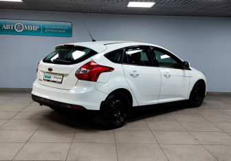 Подержанный автомобиль Ford Focus Hatchback 2011 года (5 фото)