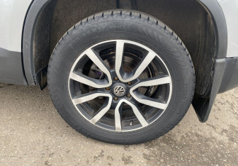 Подержанный автомобиль Volkswagen Tiguan 2011 года (12 фото)