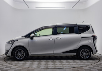 Подержанный автомобиль Toyota Sienta 2017 года (2 фото)