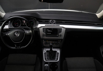 Подержанный автомобиль Volkswagen Passat Sedan 2016 года (9 фото)