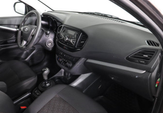 Подержанный автомобиль LADA (ВАЗ) Vesta Sedan 2017 года (10 фото)