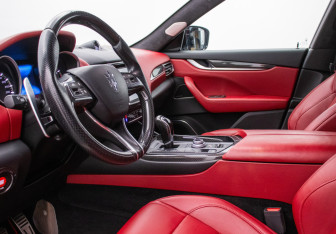 Подержанный автомобиль Maserati Levante 2017 года (10 фото)