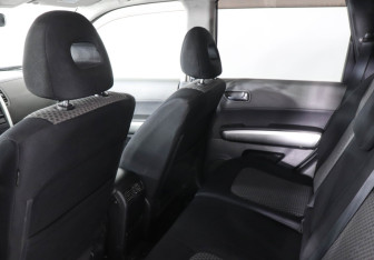 Подержанный автомобиль Nissan X-Trail 2008 года (12 фото)