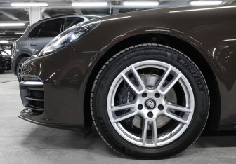 Подержанный автомобиль Porsche Panamera Wagon 2022 года (25 фото)