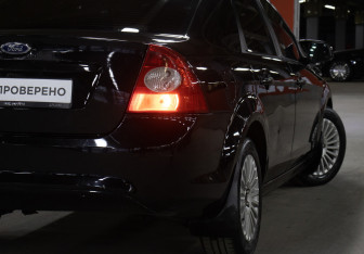 Подержанный автомобиль Ford Focus Sedan 2008 года (20 фото)