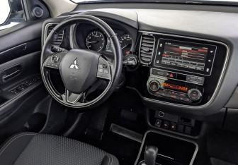 Подержанный автомобиль Mitsubishi Outlander 2019 года (27 фото)