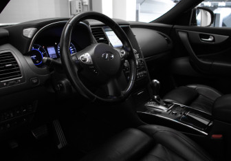 Подержанный автомобиль Infiniti FX 2012 года (7 фото)