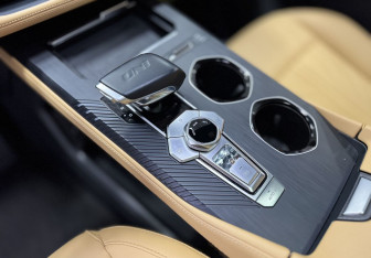 Подержанный автомобиль Changan UNI-K 2023 года (15 фото)