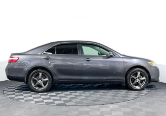 Подержанный автомобиль Toyota Camry Sedan 2011 года (4 фото)