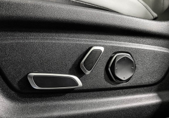 Подержанный автомобиль Changan UNI-K 2023 года (16 фото)