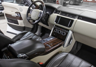 Подержанный автомобиль Land Rover Range Rover 2016 года (12 фото)