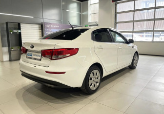 Подержанный автомобиль Kia Rio Sedan 2015 года (4 фото)